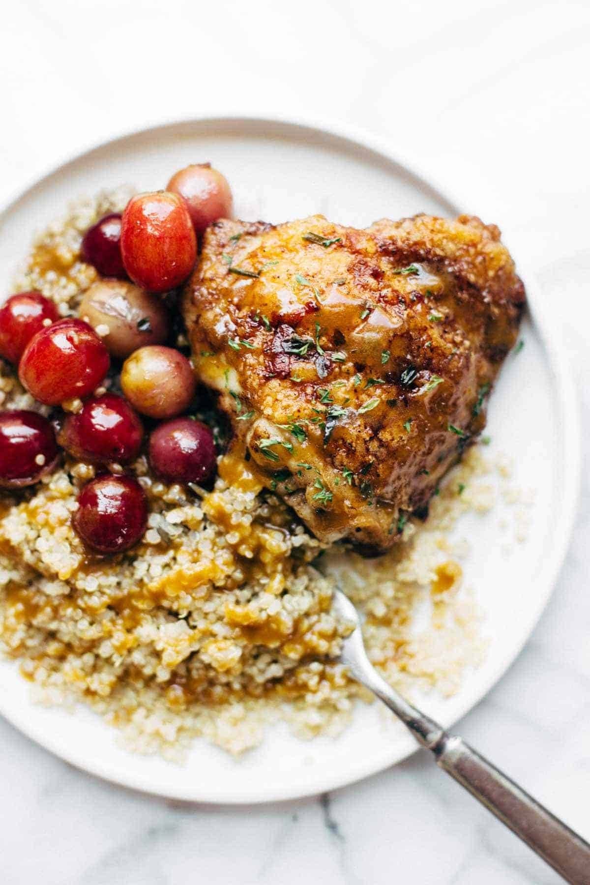 Skillet Chicken with Grapes and Caramelized Onions - an easy recipe that makes a perfect pair for a crisp green salad, quinoa, or fresh bread! | pinchofyum.com Skillet Chicken with Grapes and Caramelized Onions - an easy recipe that makes a perfect pair for a crisp green salad, quinoa, or fresh bread! | pinchofyum.com